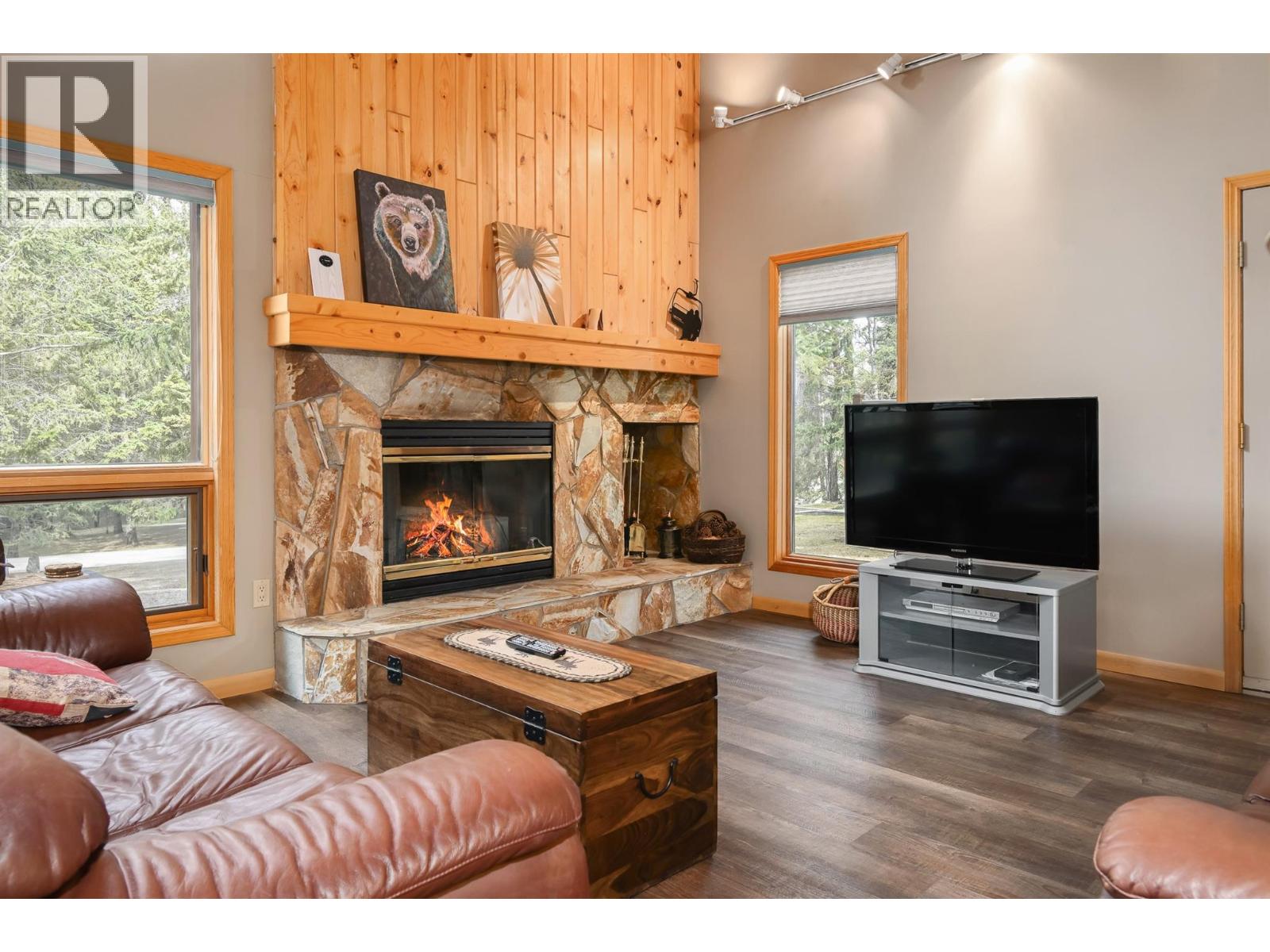  4856 Ridge Crescent, Windermere