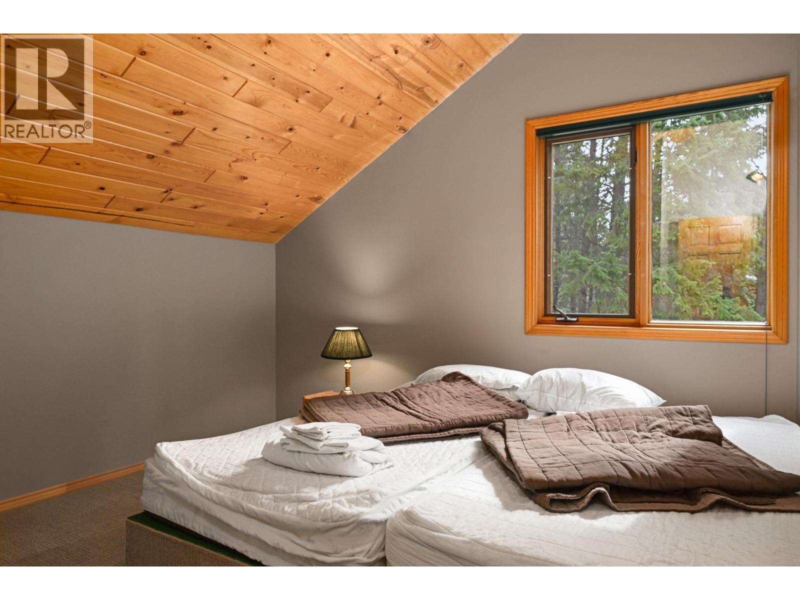  4856 Ridge Crescent, Windermere