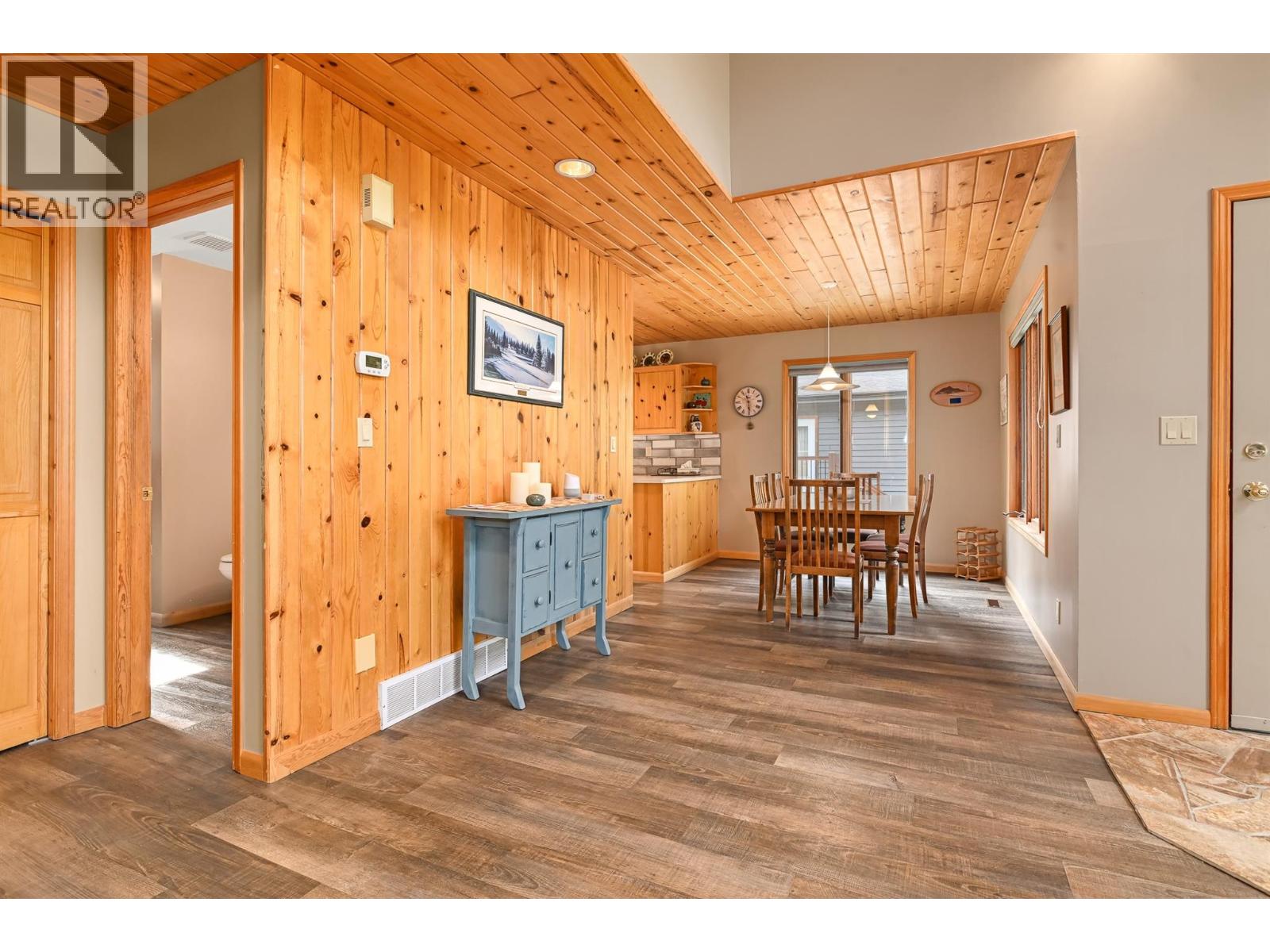  4856 Ridge Crescent, Windermere