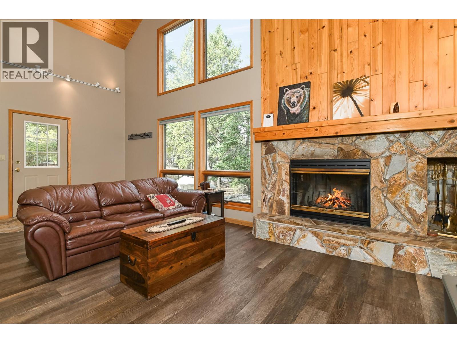  4856 Ridge Crescent, Windermere