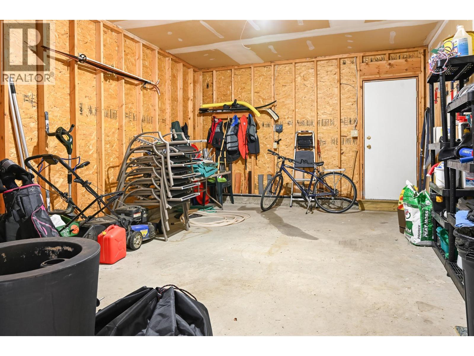  4856 Ridge Crescent, Windermere