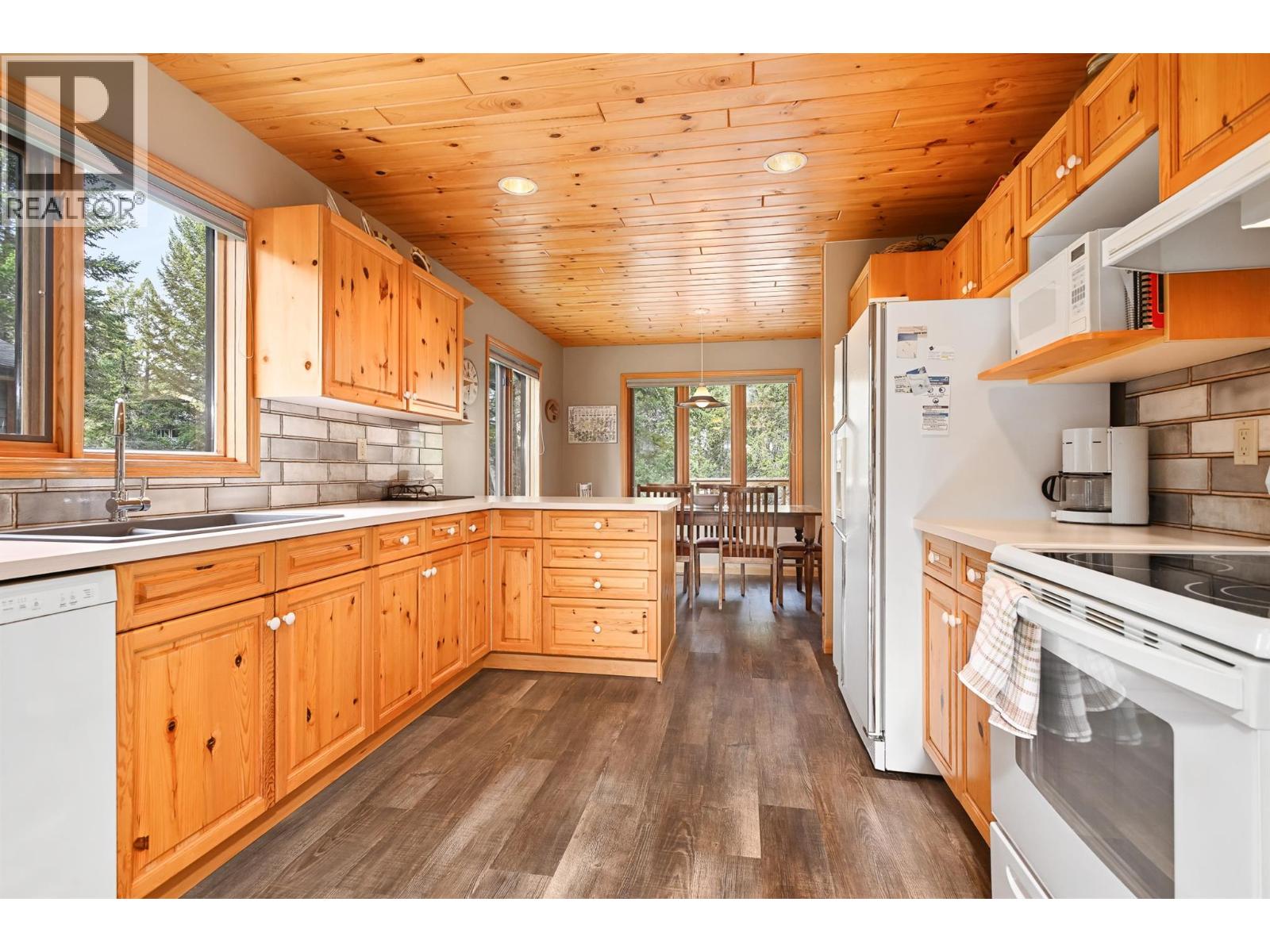  4856 Ridge Crescent, Windermere