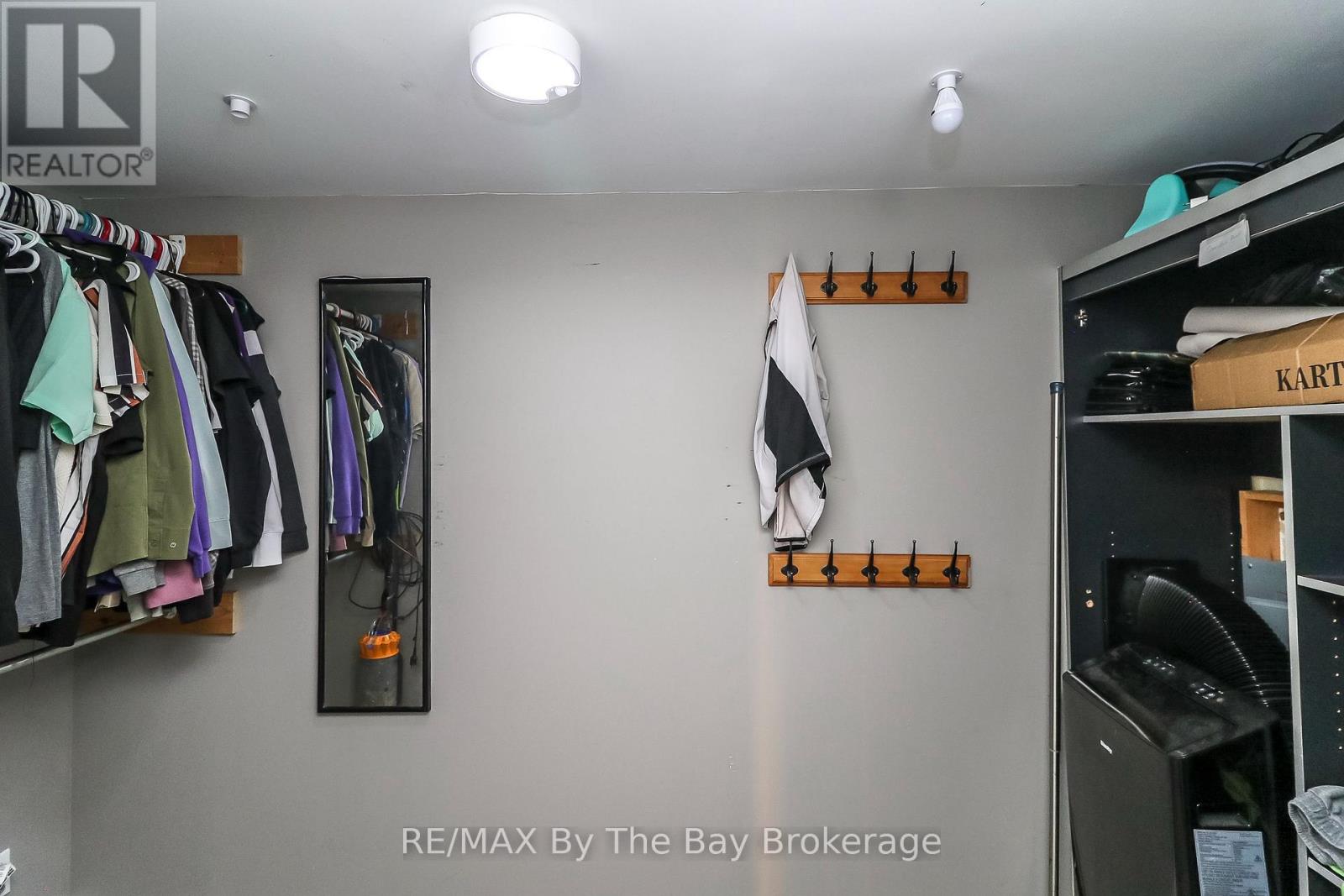 2533 FLOS 3 ROAD W - 24