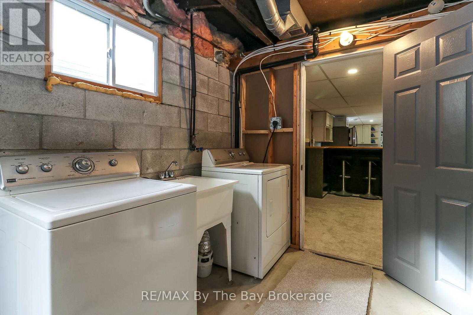 2533 FLOS 3 ROAD W - 32