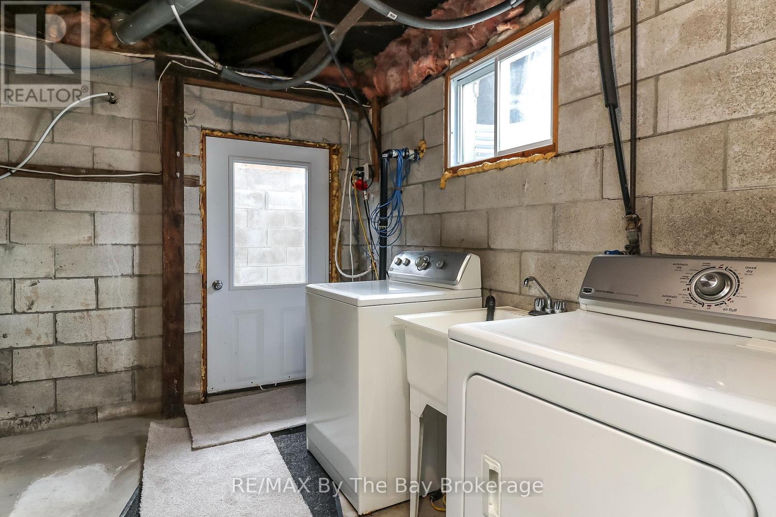 2533 FLOS 3 ROAD W - 33