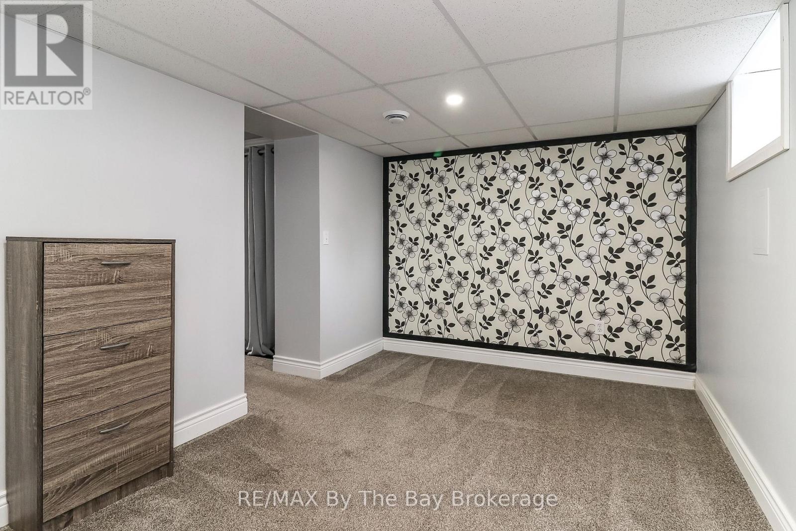 2533 FLOS 3 ROAD W - 36