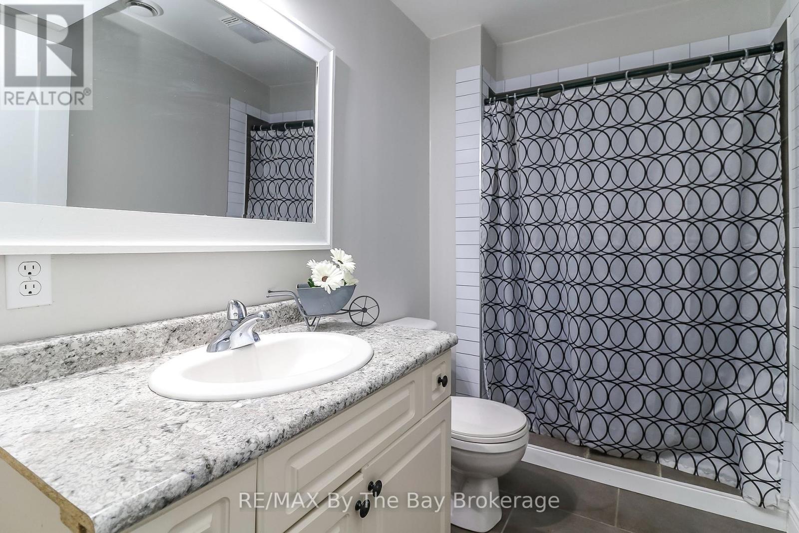 2533 FLOS 3 ROAD W - 37
