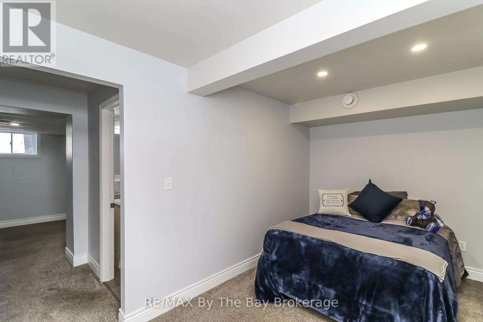 2533 FLOS 3 ROAD W - 38