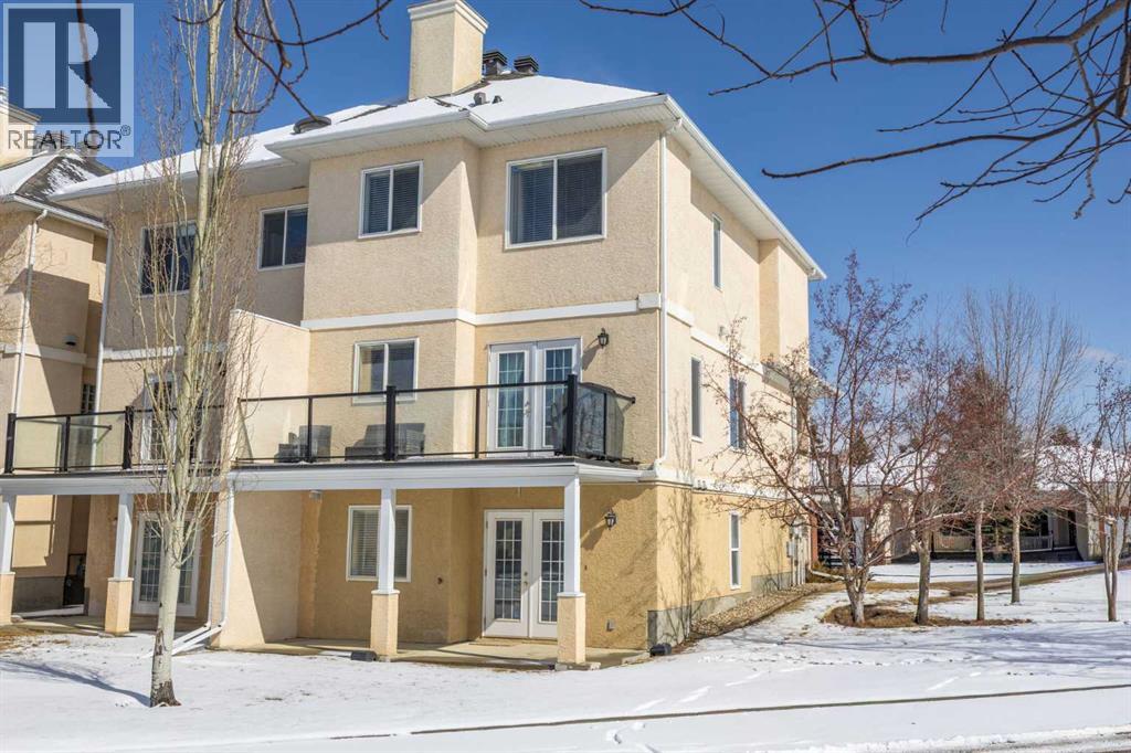 Single Family House for Sale in  Sierra Morena Landing SW Signal Hill Calgary 