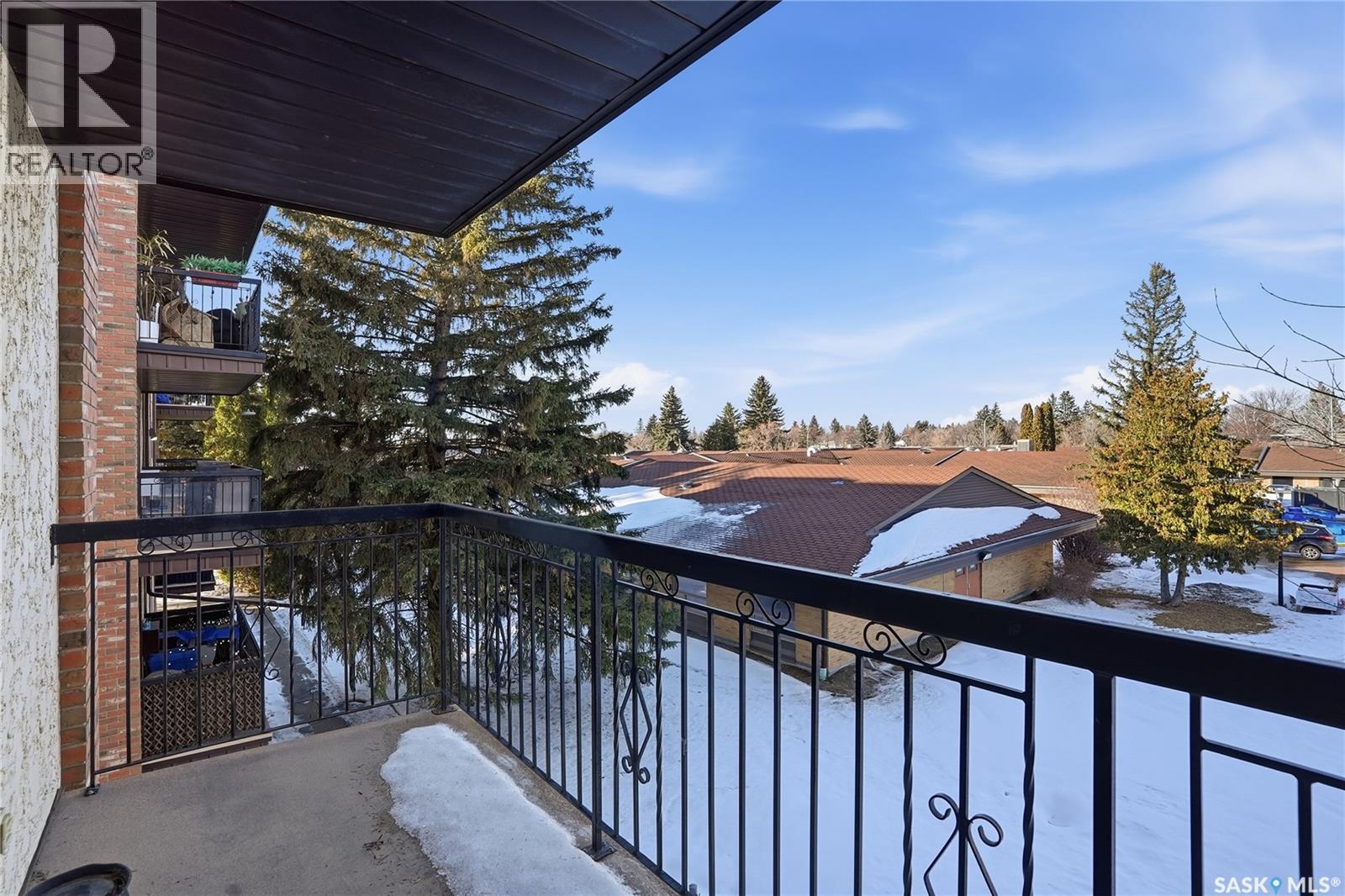 #206 3130 LOUISE STREET - 34