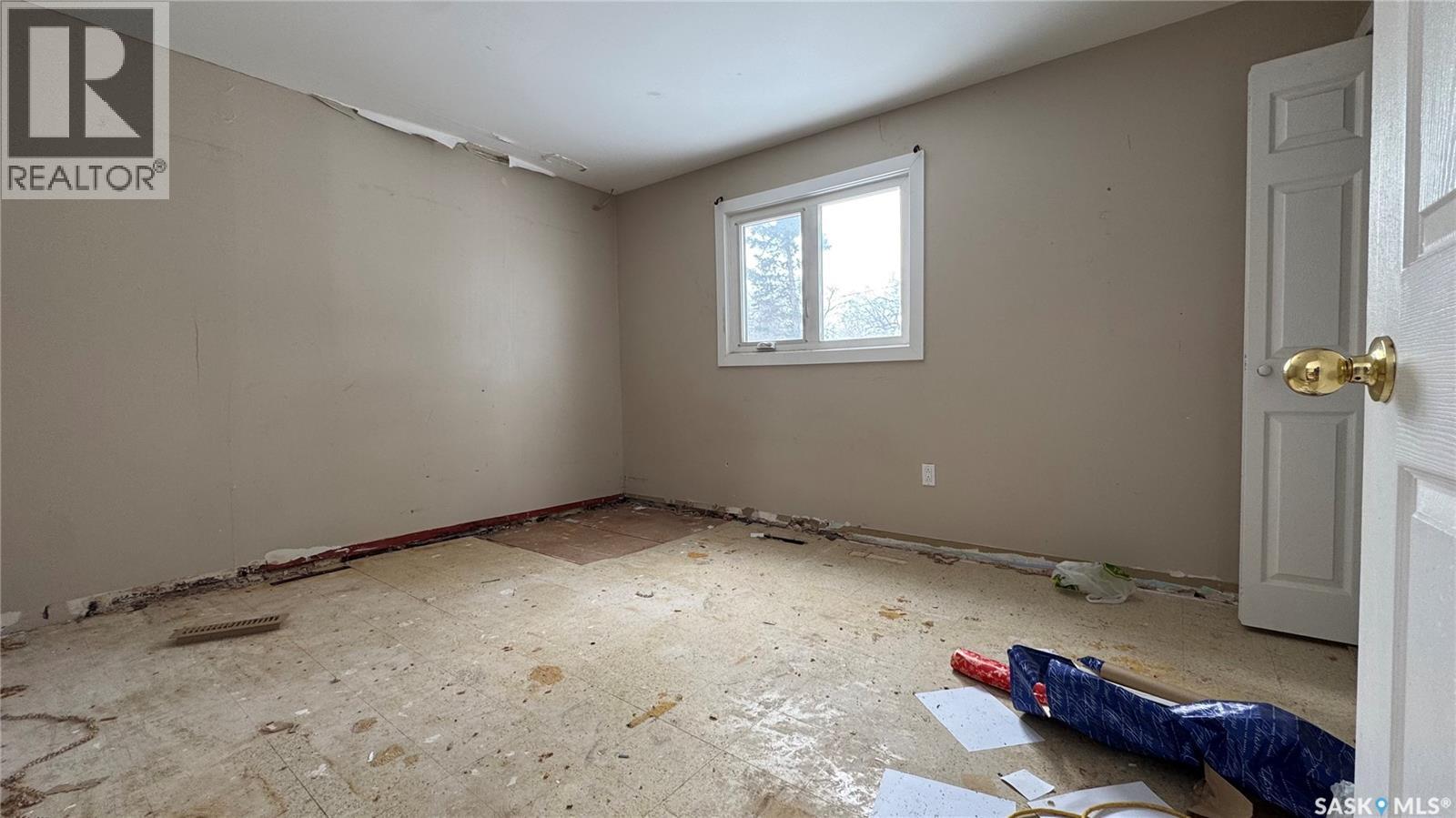 301 Maple AVENUE — photo 11
