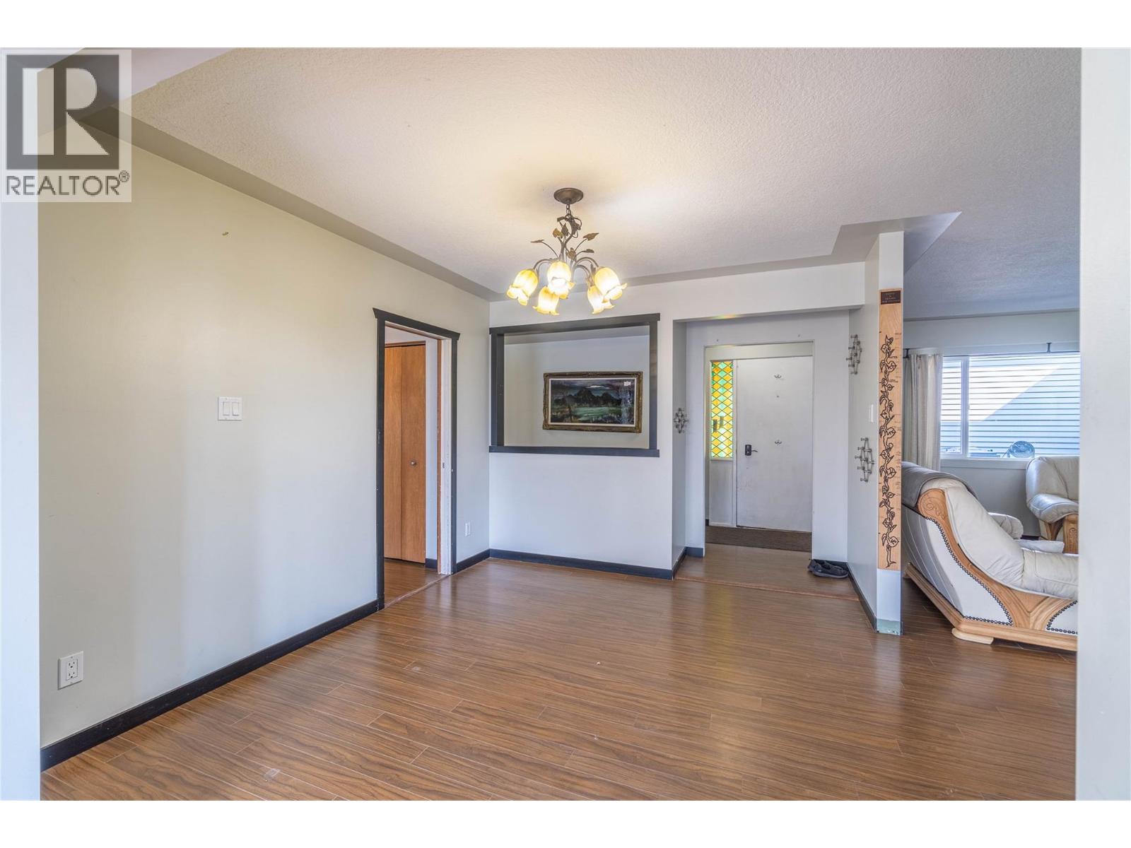 2215 BARBARA AVENUE - 30