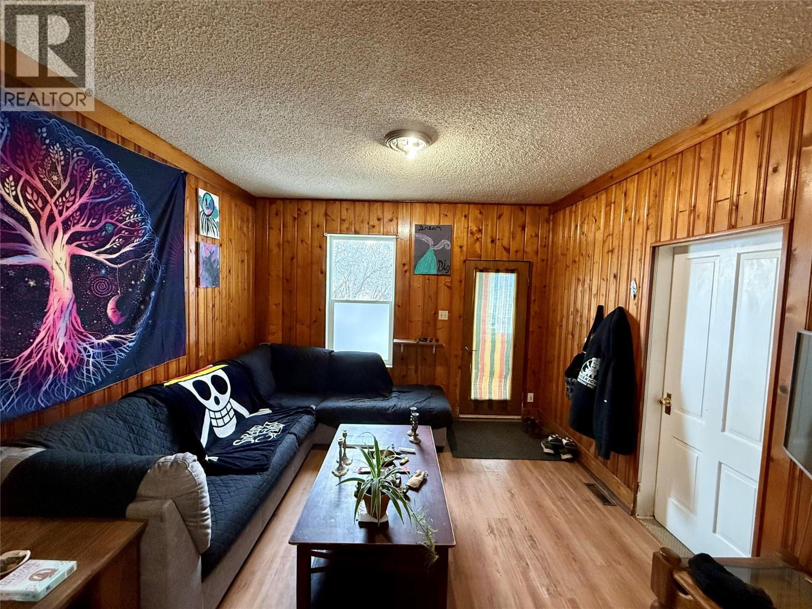 201 6th Avenue S, Cranbrook