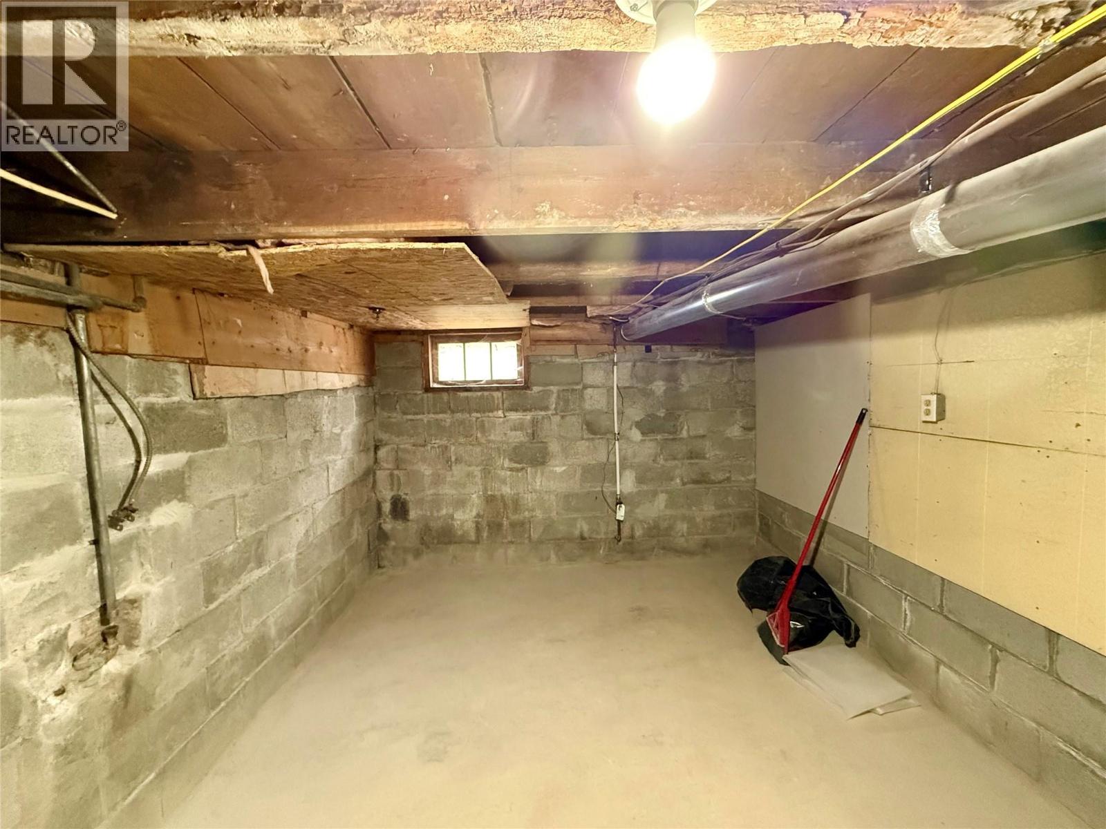 201 6th Avenue S, Cranbrook