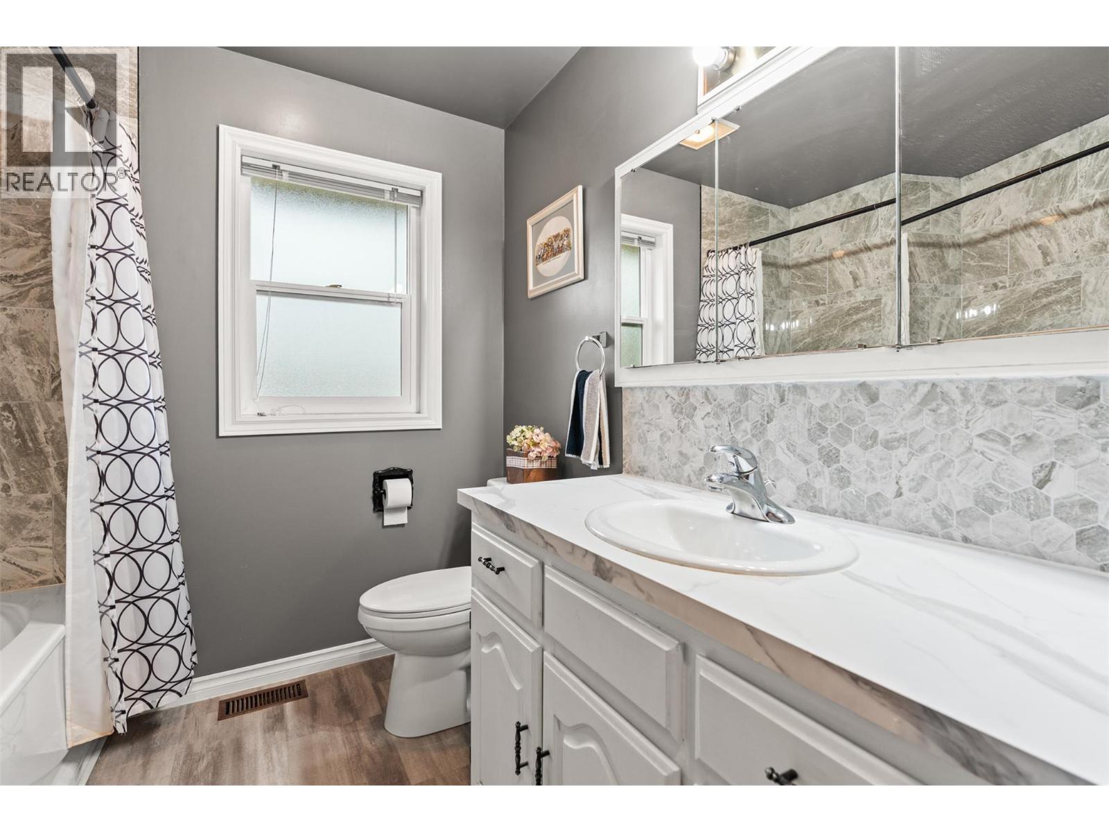 721 Granville Avenue - 20