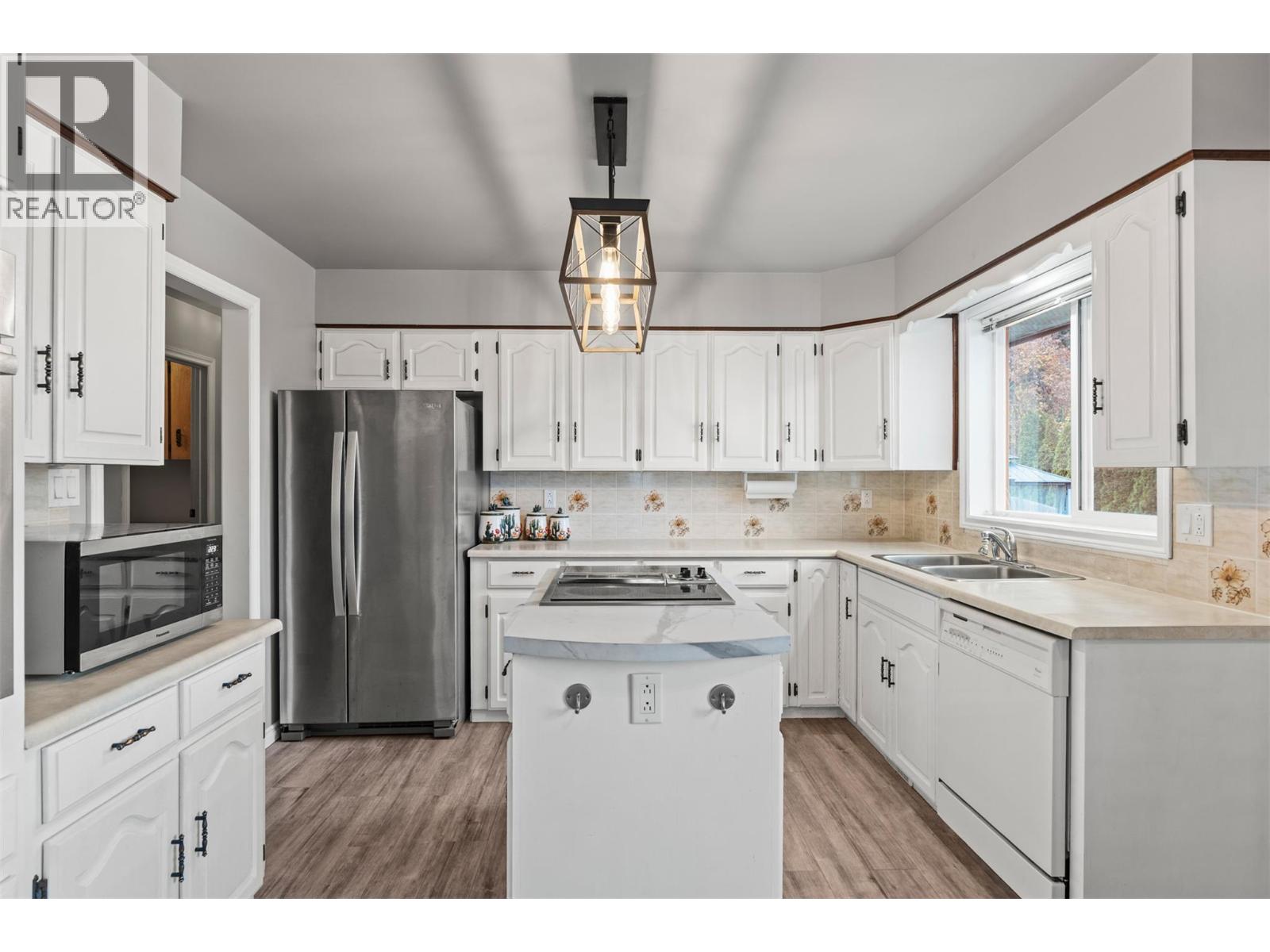 721 Granville Avenue - 9