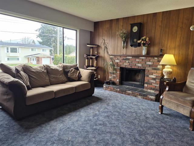 46494 ELLIOTT Avenue - photo 2