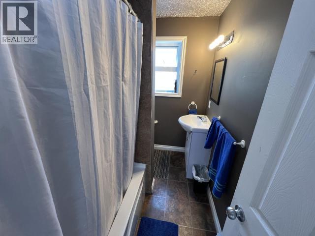 5375 EARL STREET, Texada Island