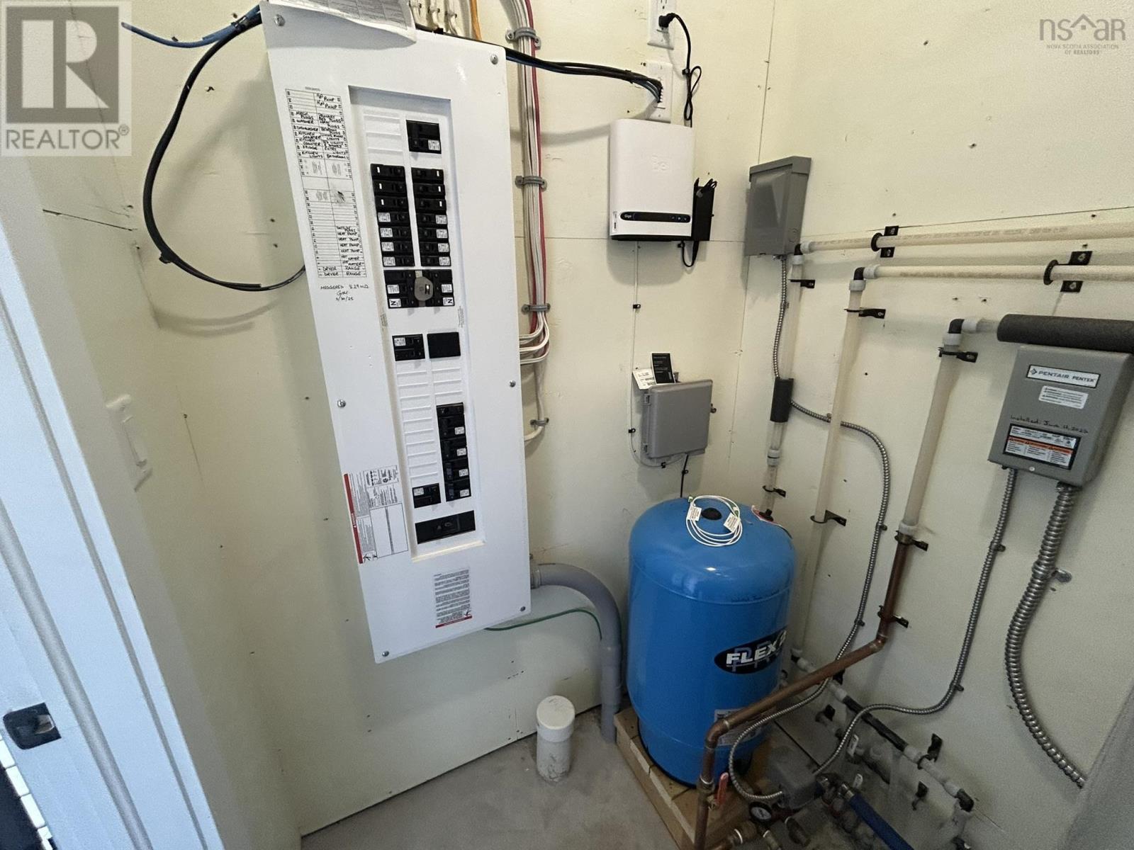 Property 37 of 48 of 800 BLUFF Road