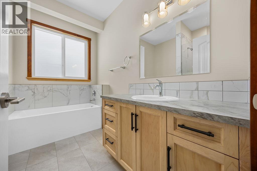 766 Balsam Road - 23