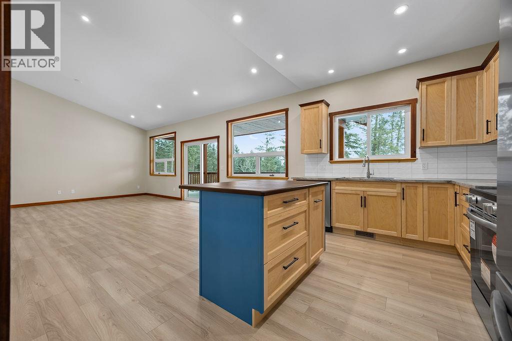 766 Balsam Road - 14