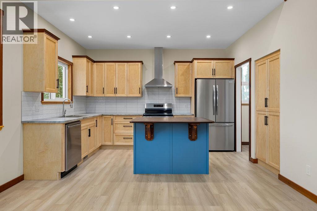 766 BALSAM ROAD - 12