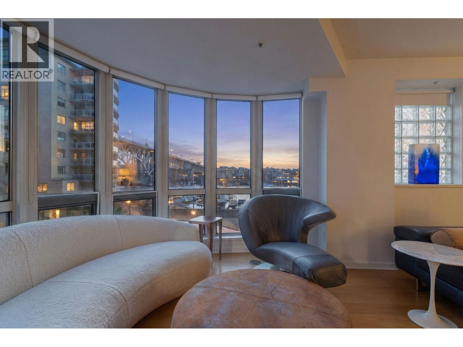 303 1501 HOWE Street - photo 2