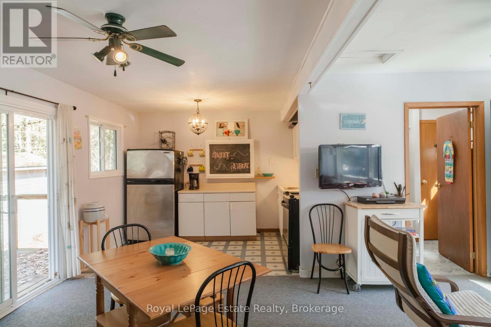 49 THOMPSON AVENUE - 18