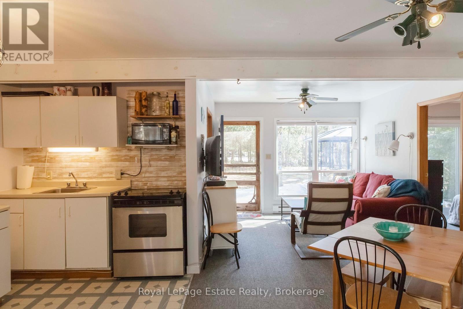 49 THOMPSON AVENUE - 19
