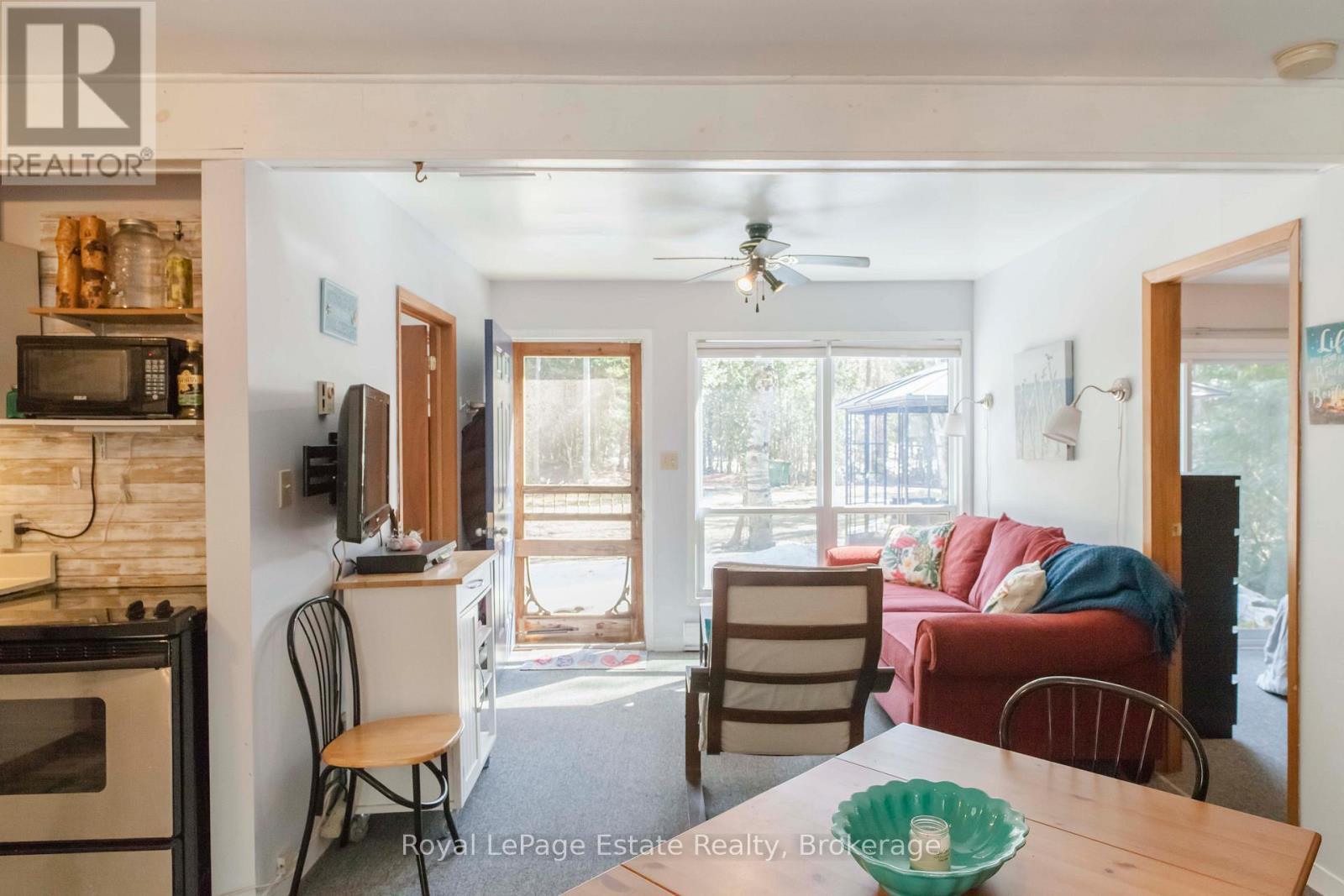 49 THOMPSON AVENUE - 20