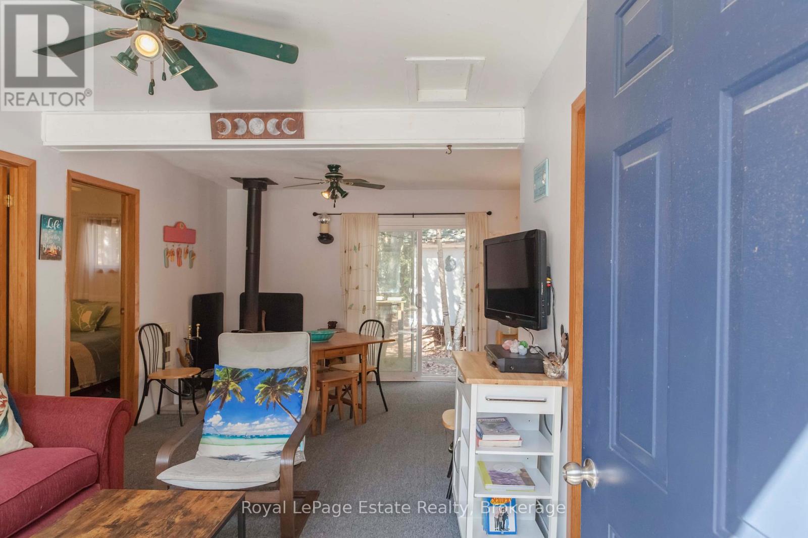 49 THOMPSON AVENUE - 9
