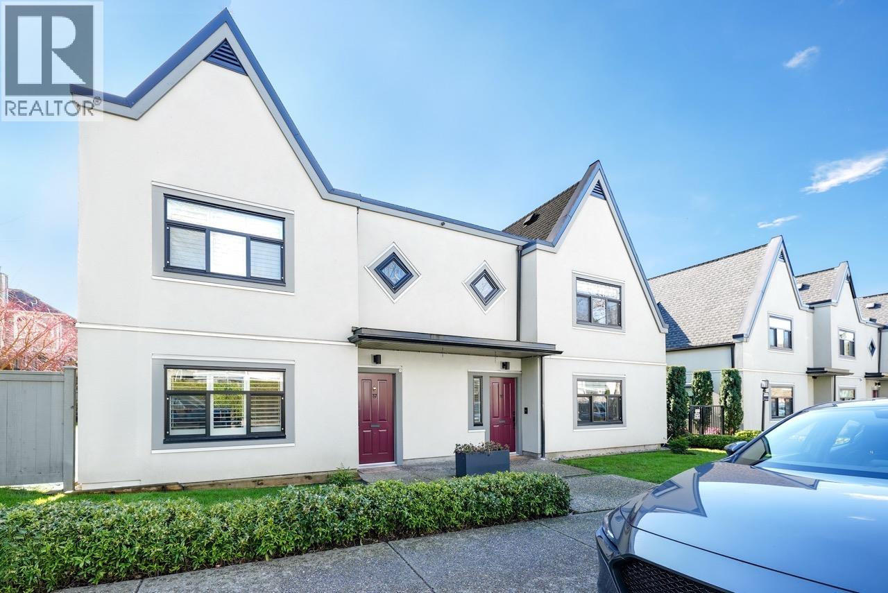 38 889 TOBRUCK Avenue - main photo