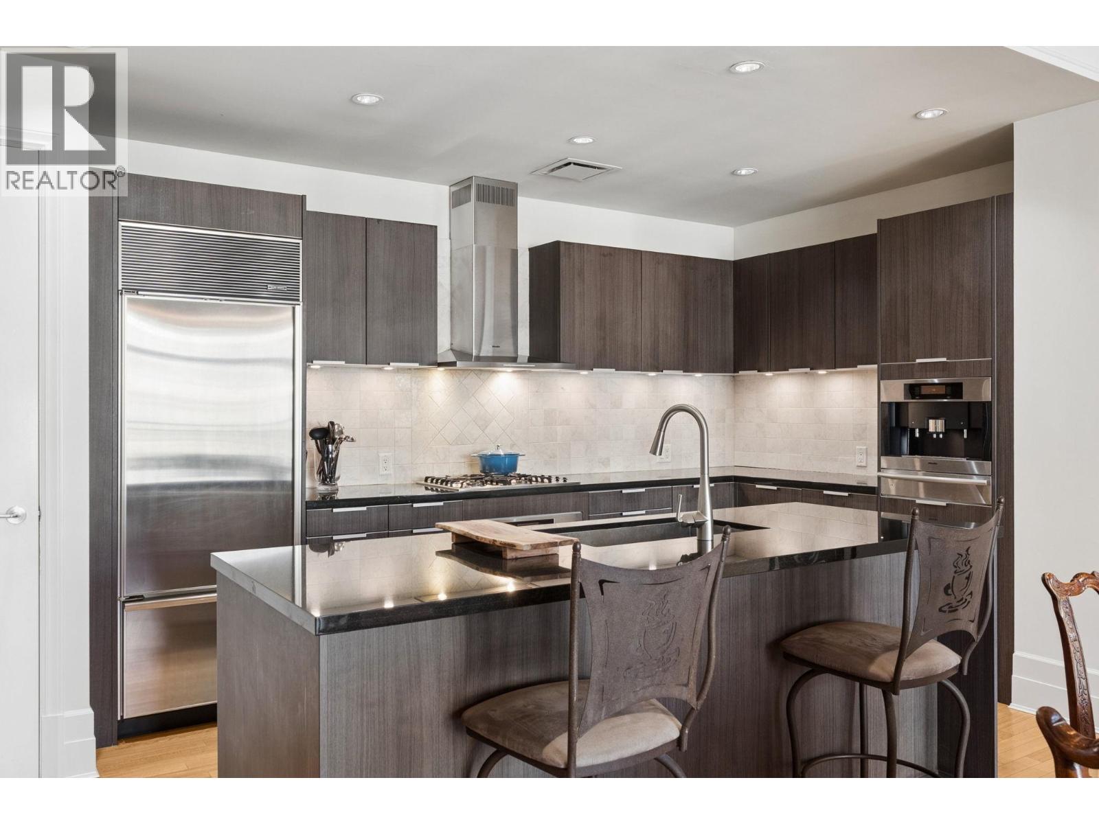 300 568 WATERS EDGE CRESCENT, West Vancouver