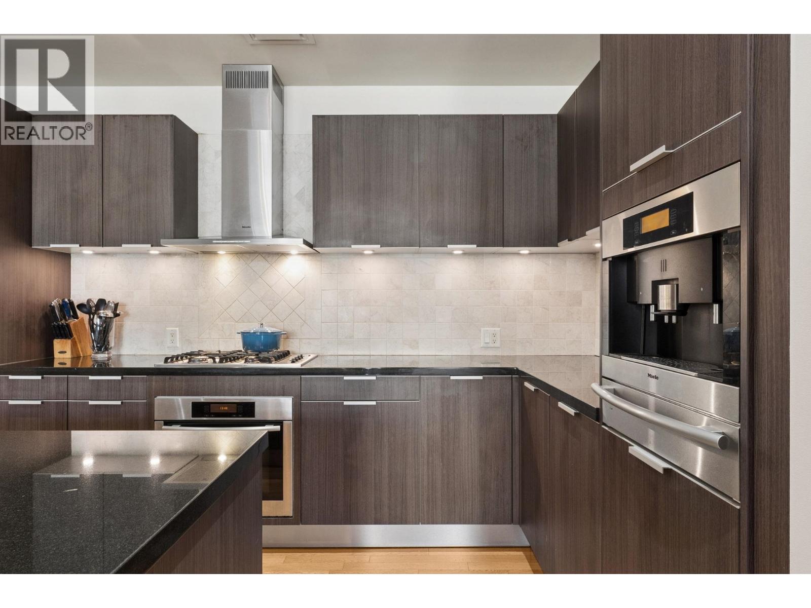 300 568 WATERS EDGE CRESCENT, West Vancouver