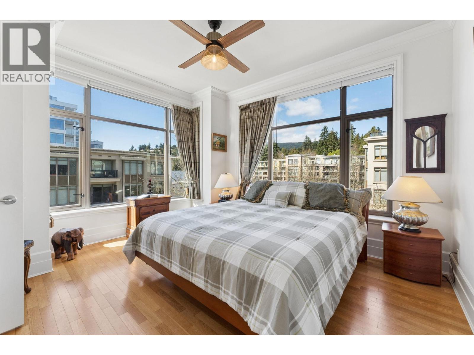 300 568 WATERS EDGE CRESCENT, West Vancouver