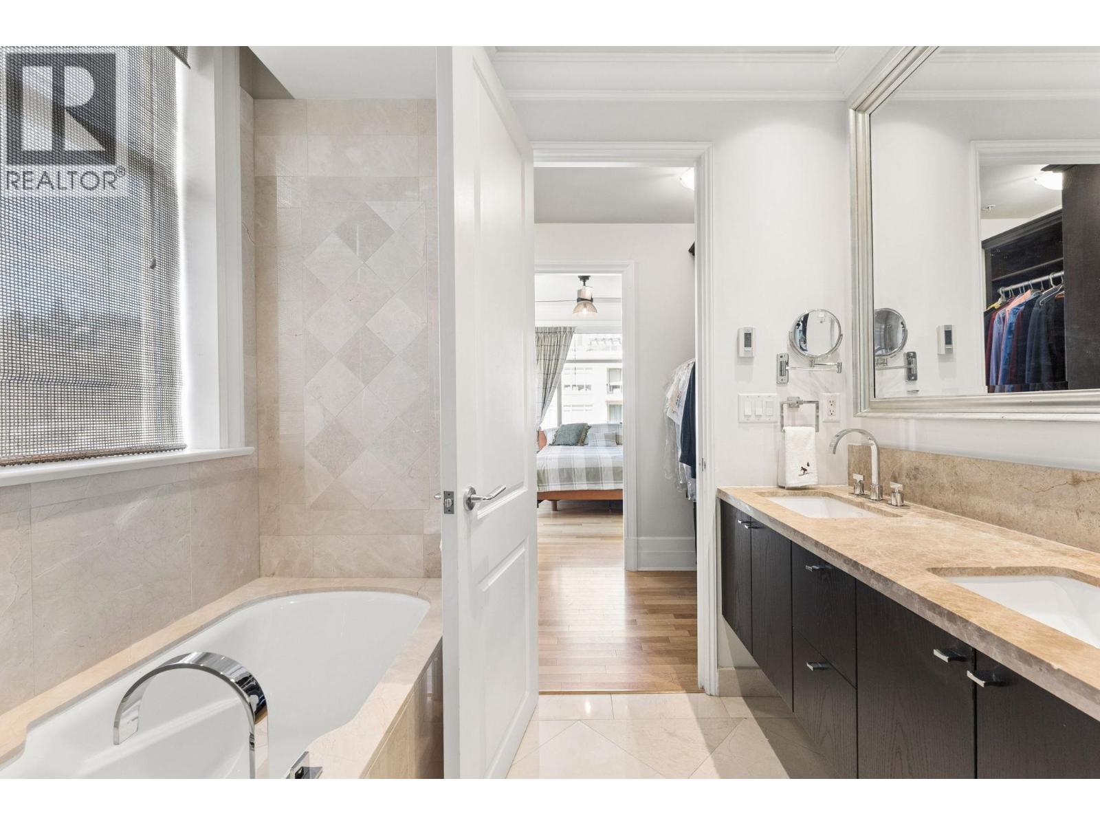 300 568 WATERS EDGE CRESCENT, West Vancouver