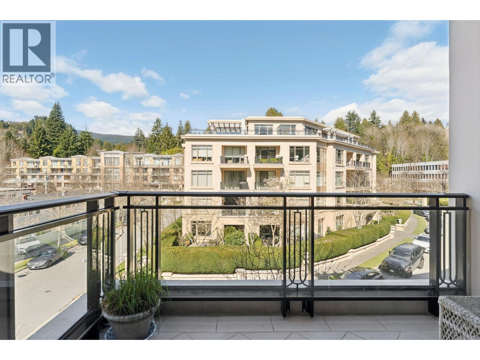 300 568 WATERS EDGE CRESCENT, West Vancouver