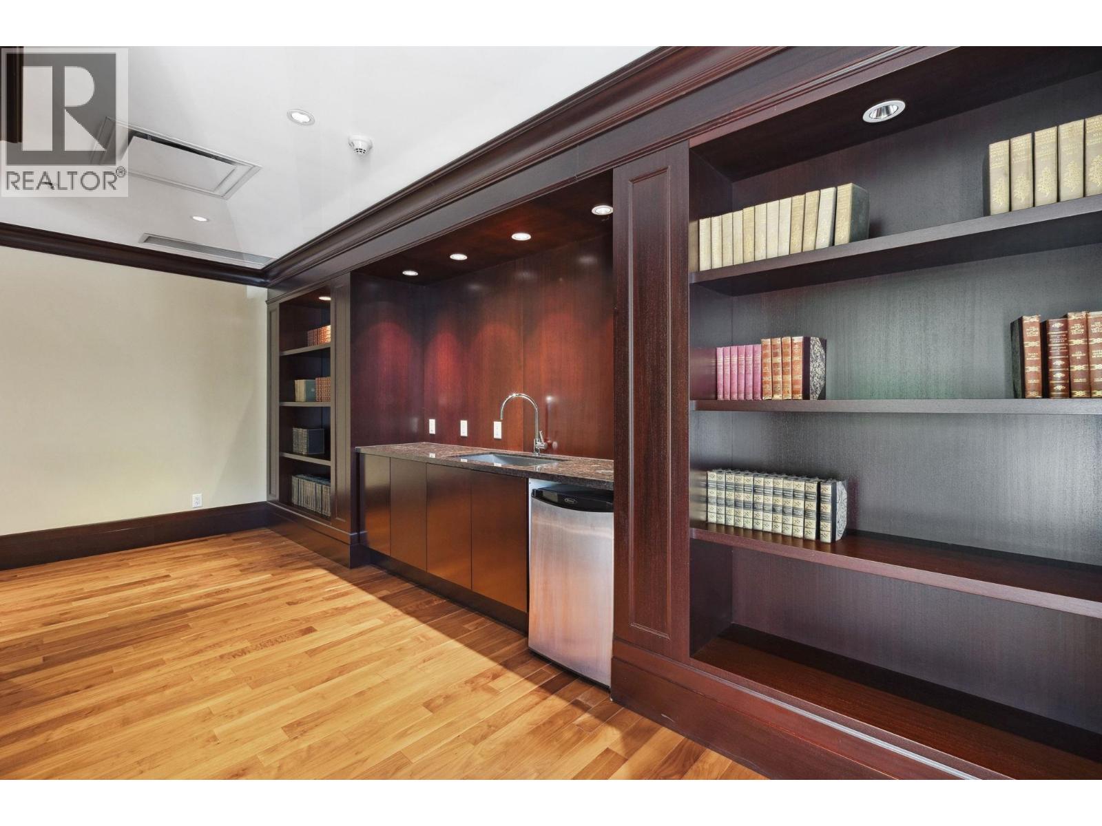 300 568 WATERS EDGE CRESCENT, West Vancouver