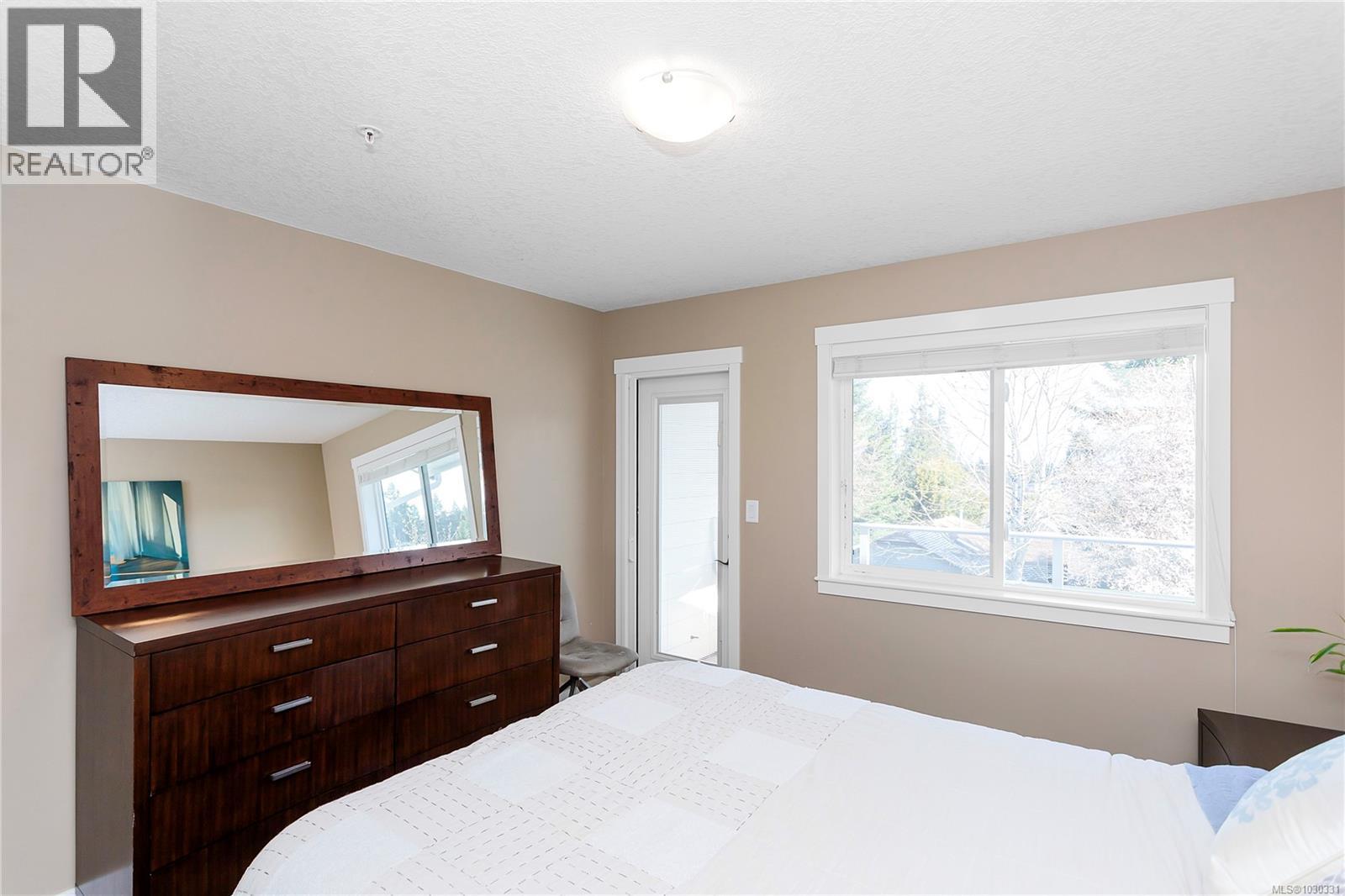 #2 6117 GLACIER WAY - 16