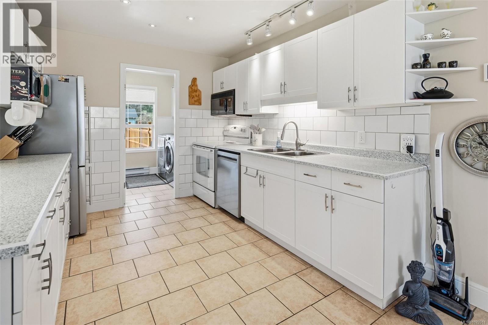  1563 Whiffin Spit Road, Sooke