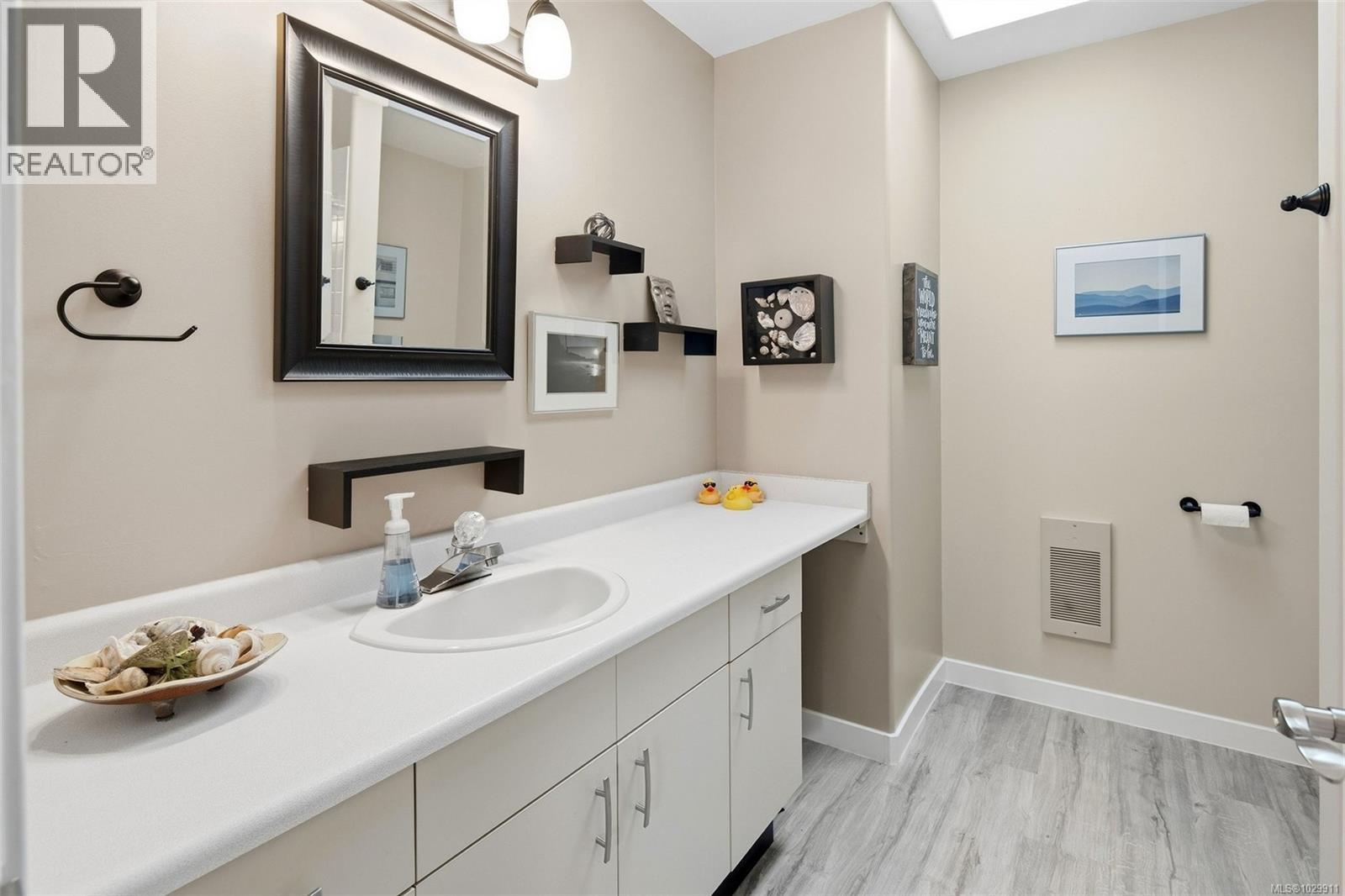  1563 Whiffin Spit Road, Sooke