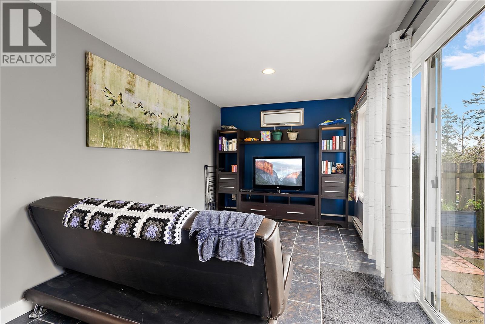 #105 7091 GRANT RD W - 22