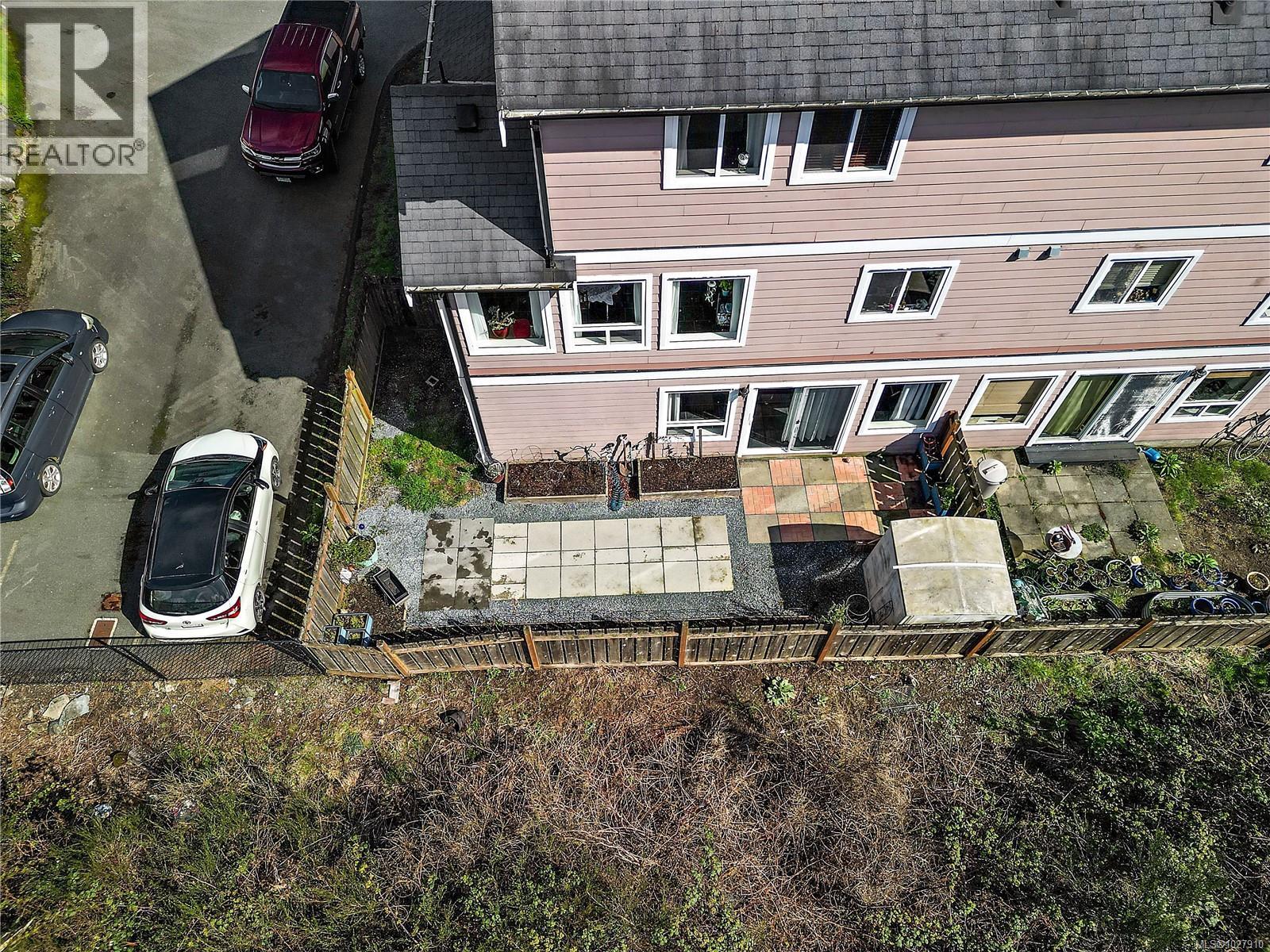 #105 7091 GRANT RD W - 26