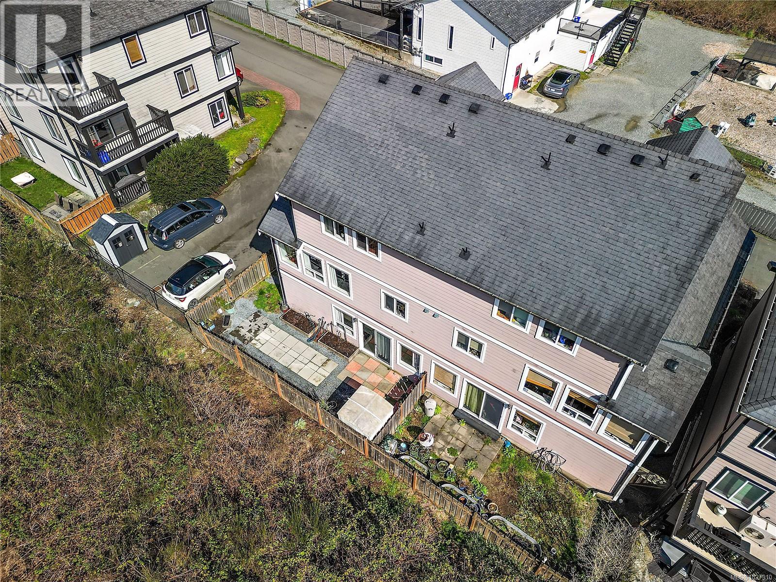 #105 7091 GRANT RD W - 27