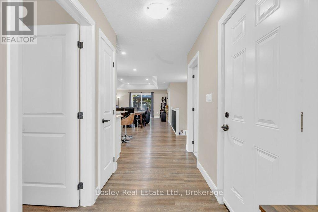 420 VICTORIA STREET — photo 19