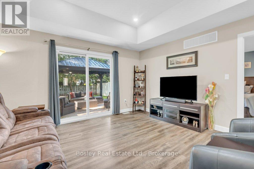 420 VICTORIA STREET — photo 28