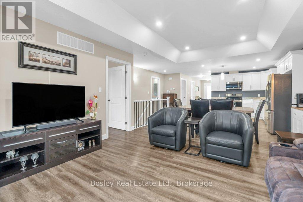 420 VICTORIA STREET — photo 29