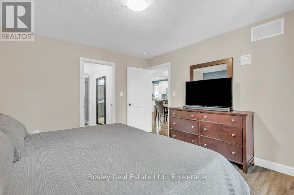 420 VICTORIA STREET — photo 32