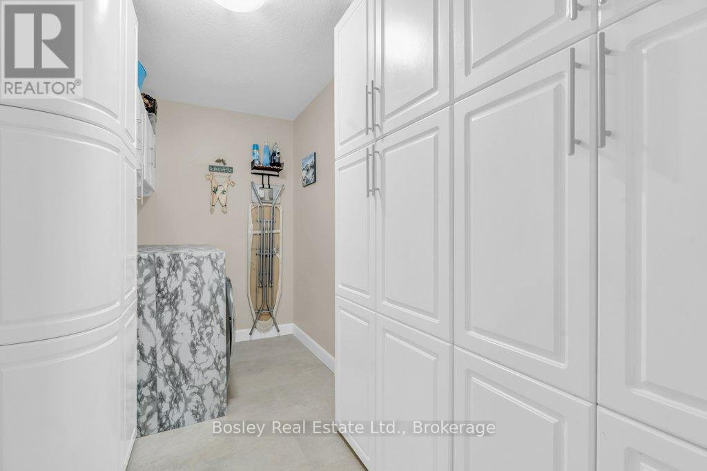420 VICTORIA STREET — photo 36