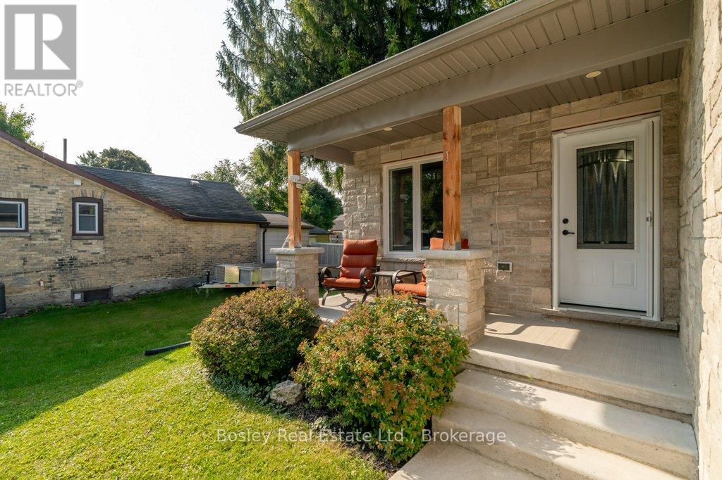 420 VICTORIA STREET — photo 8